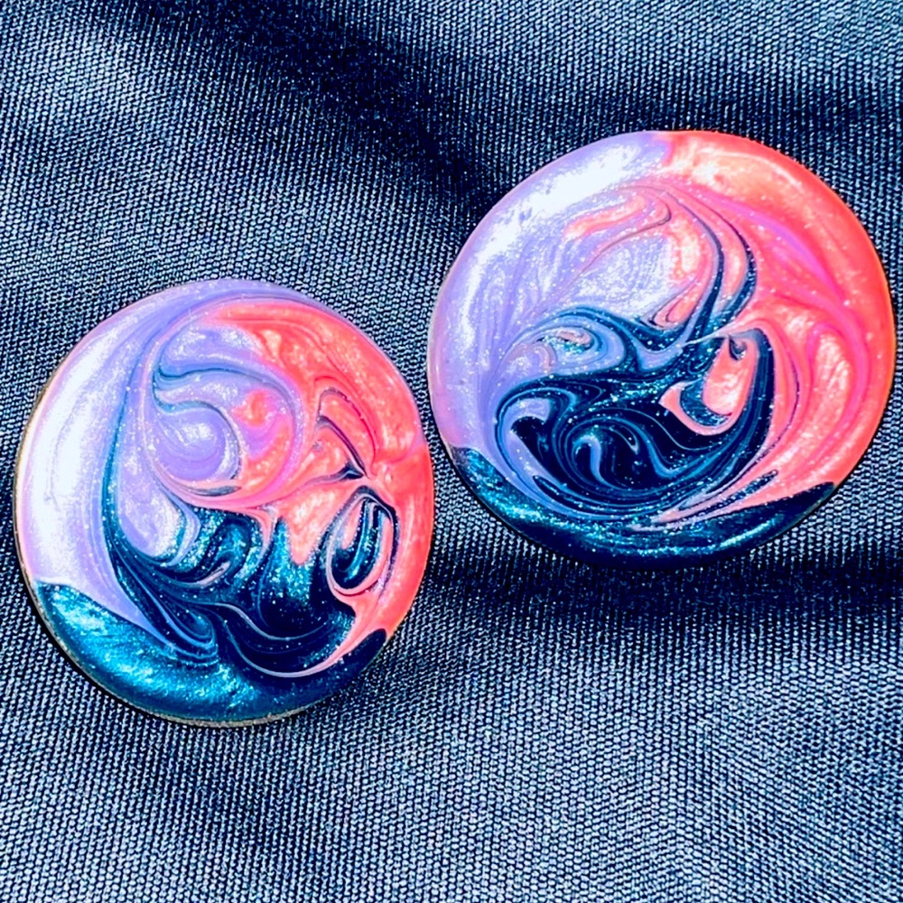 Vintage whirpool colored enamel metal earrings